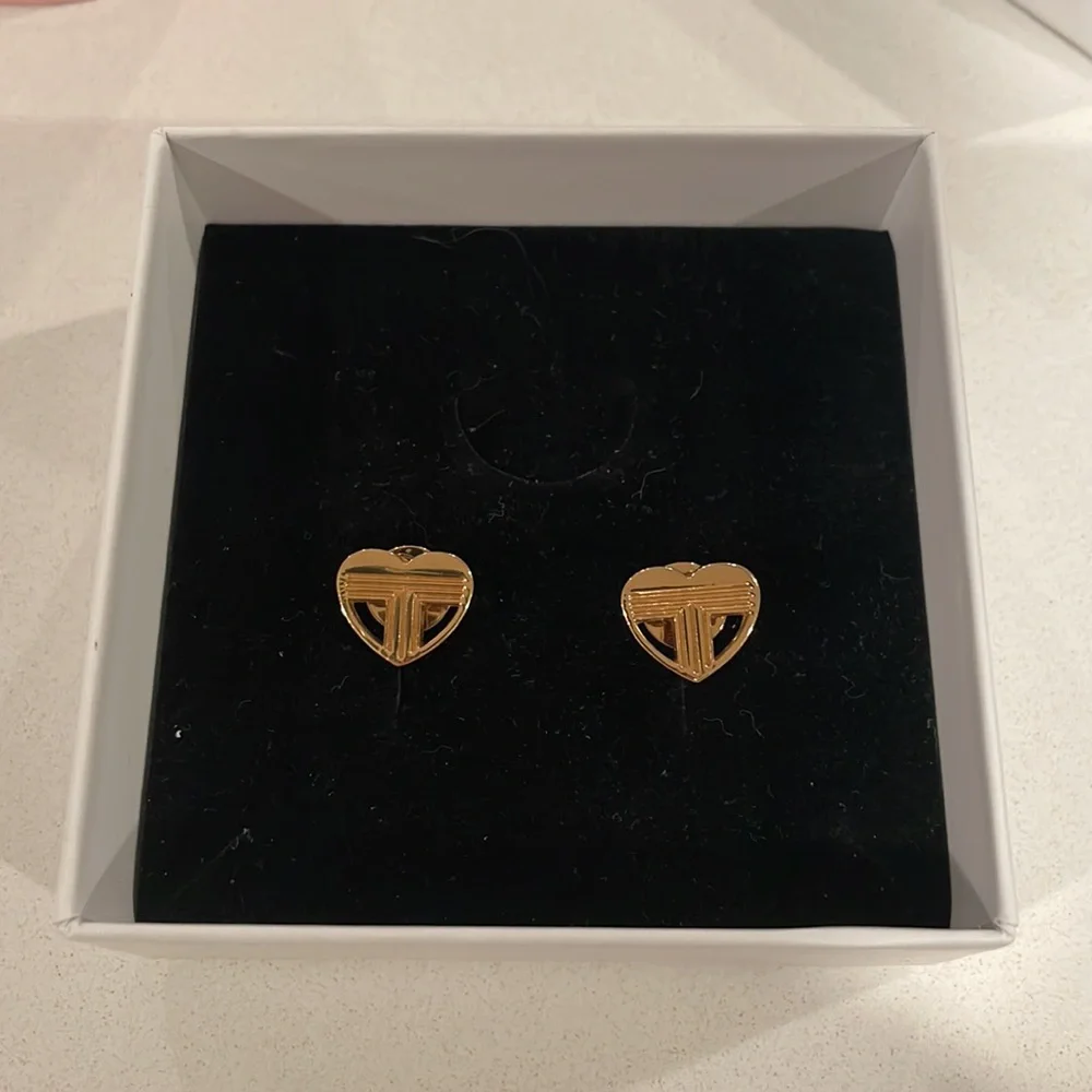 Tory Burch Adeline Fret Stud Earrings Gold hearts logo